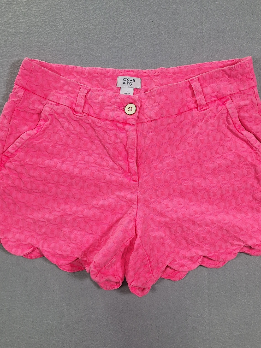 Crown & Ivy Pink Scallop Hem Women's Shorts